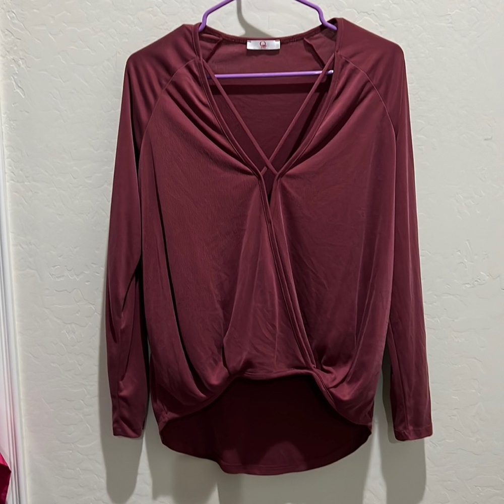 Q USA Small Crisscross Front Long Sleeve